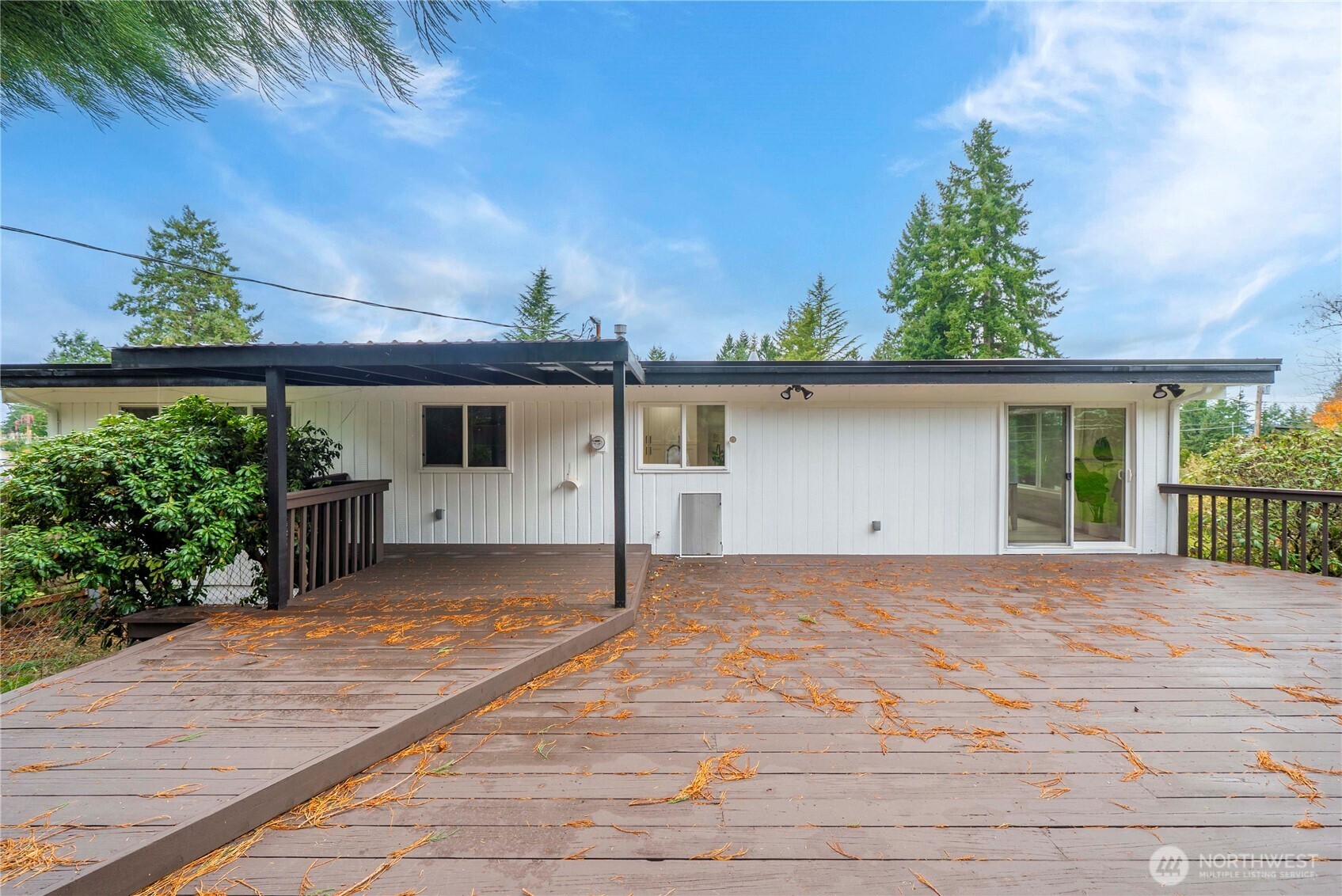 30150 10th Avenue Southwest Federal Way, WA 98023 - Photo 35 of 40 a view of a house with a garden