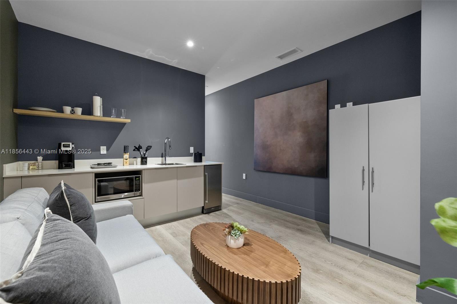 239 Southwest 9th Street, Unit 305 Miami, FL 33130 - Photo 4 of 20