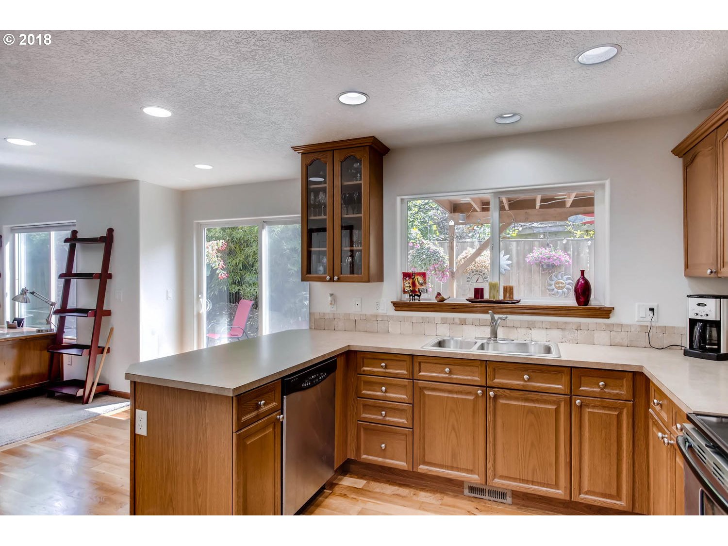 4549 Southeast Powell Valley Road Gresham, OR 97080 - Photo 11 of 27 Kitchen