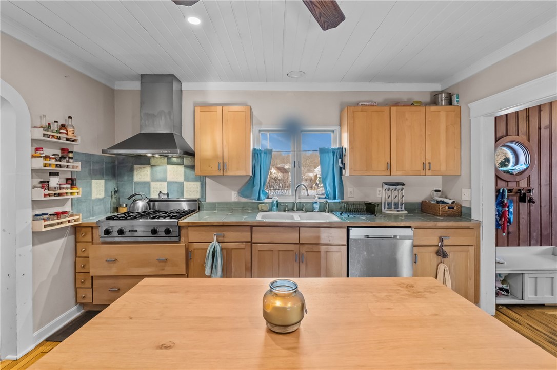 87 Kermit Street Woonsocket, RI 02895 - Photo 5 of 44