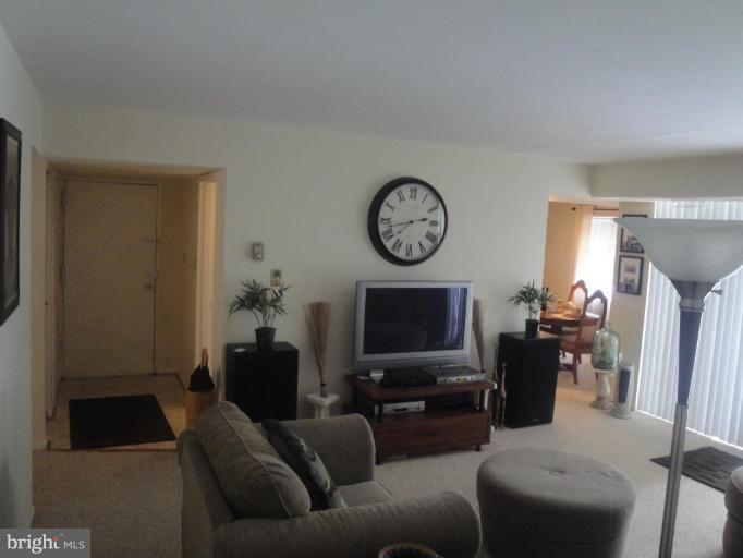 1525 Northgate Square, Unit 25/2C Reston, VA 20190 - Photo 3 of 4 Family Room