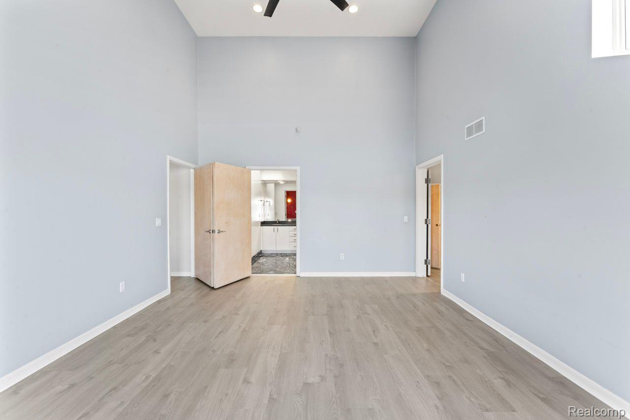 2076 South Long Lake Road Fenton, MI 48430 - Photo 19 of 53