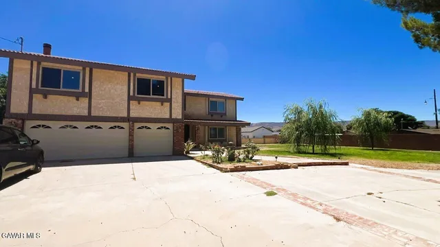 a view of outdoor space yard and patio