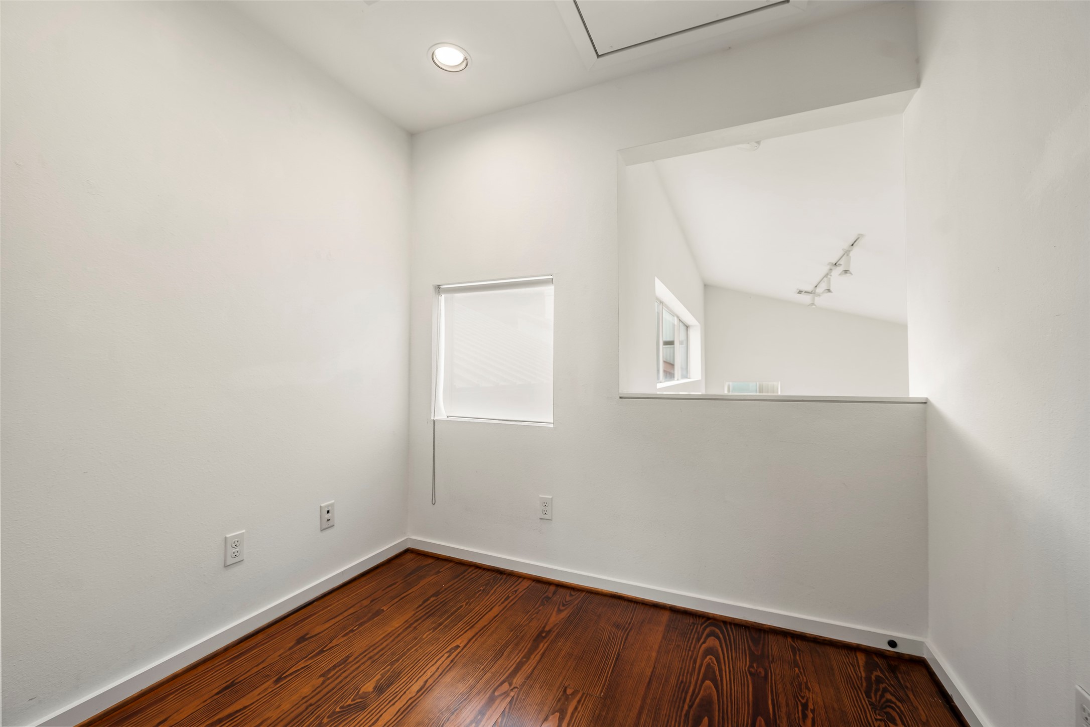 3018 Commerce Street Houston, TX 77003 - Photo 19 of 34 an empty room with wooden floor and windows