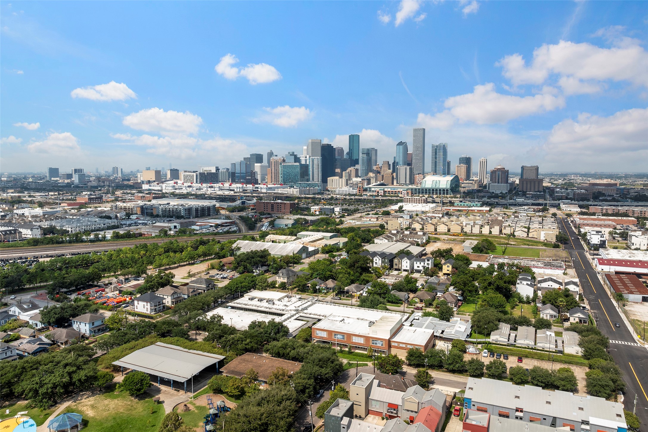 3018 Commerce Street Houston, TX 77003 - Photo 3 of 34 a view of a city