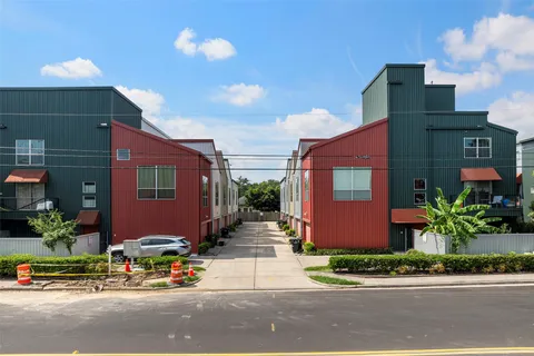 $339,999 | 3018 Commerce Street, Houston, TX 77003