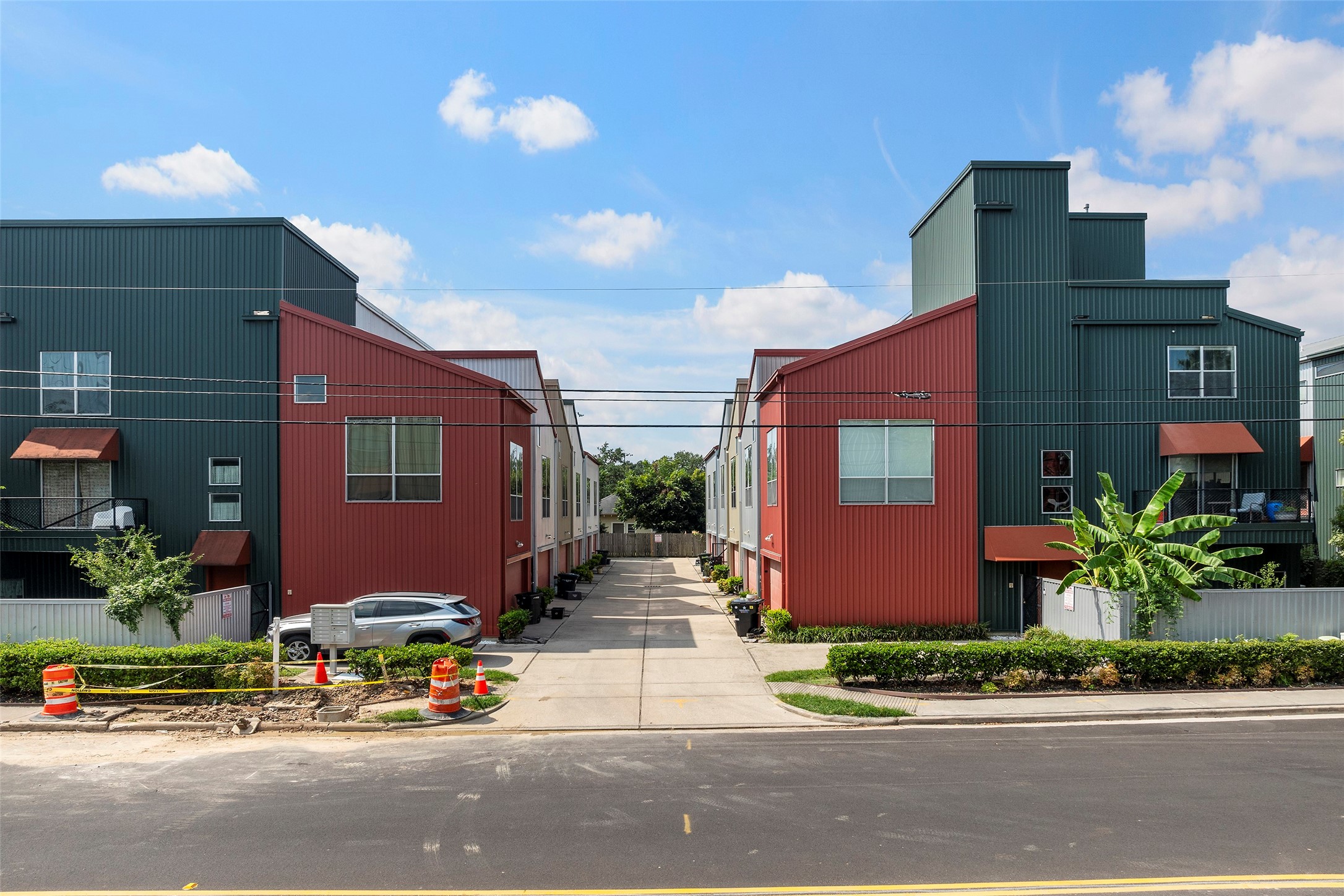 3018 Commerce Street Houston, TX 77003 - Photo 33 of 34 a front view of a house with a yard