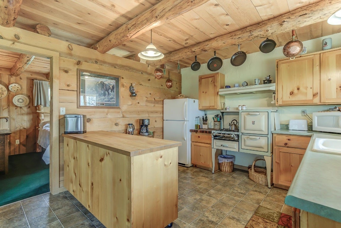 6219 Scott River Road Fort Jones, CA 96032 - Photo 3 of 38 Gallery Image 3