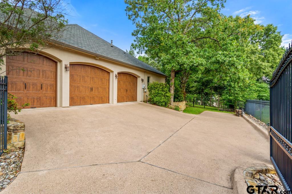 2907 Stewart Way Tyler, TX 75709 - Photo 4 of 45 a house with a outdoor space