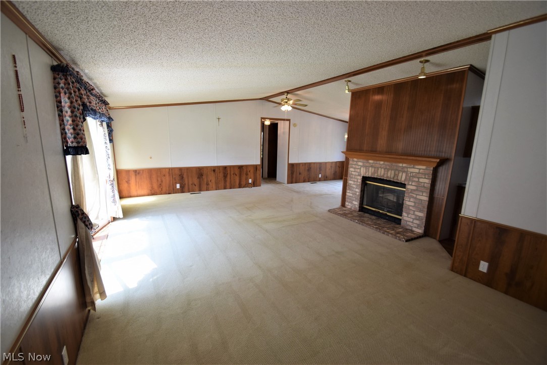 5905 Seville Road Seville, OH 44273 - Photo 4 of 28 Living Room