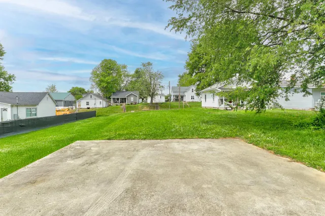 $16,000 | 422 13th Street, Tell City, IN 47586