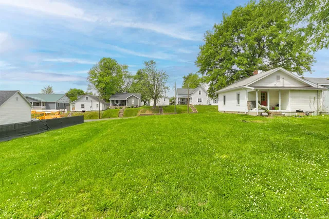 $16,000 | 422 13th Street, Tell City, IN 47586