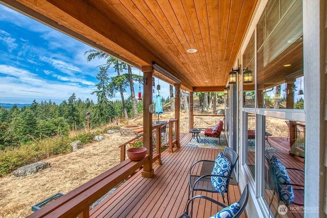 a view of balcony with a patio