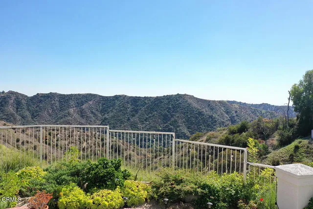 $1,888,000 | 925 Calle Del Pacifico, Glendale, CA 91208