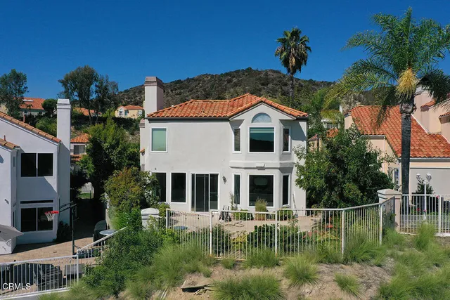 $1,888,000 | 925 Calle Del Pacifico, Glendale, CA 91208