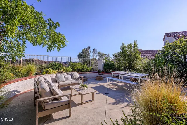 $1,888,000 | 925 Calle Del Pacifico, Glendale, CA 91208