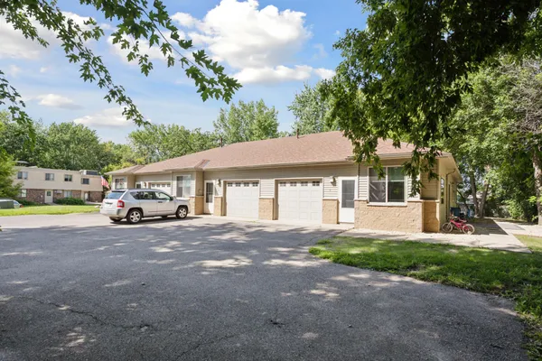 $625,000 | 914 1/2 3rd Avenue Northeast, Buffalo, MN 55313