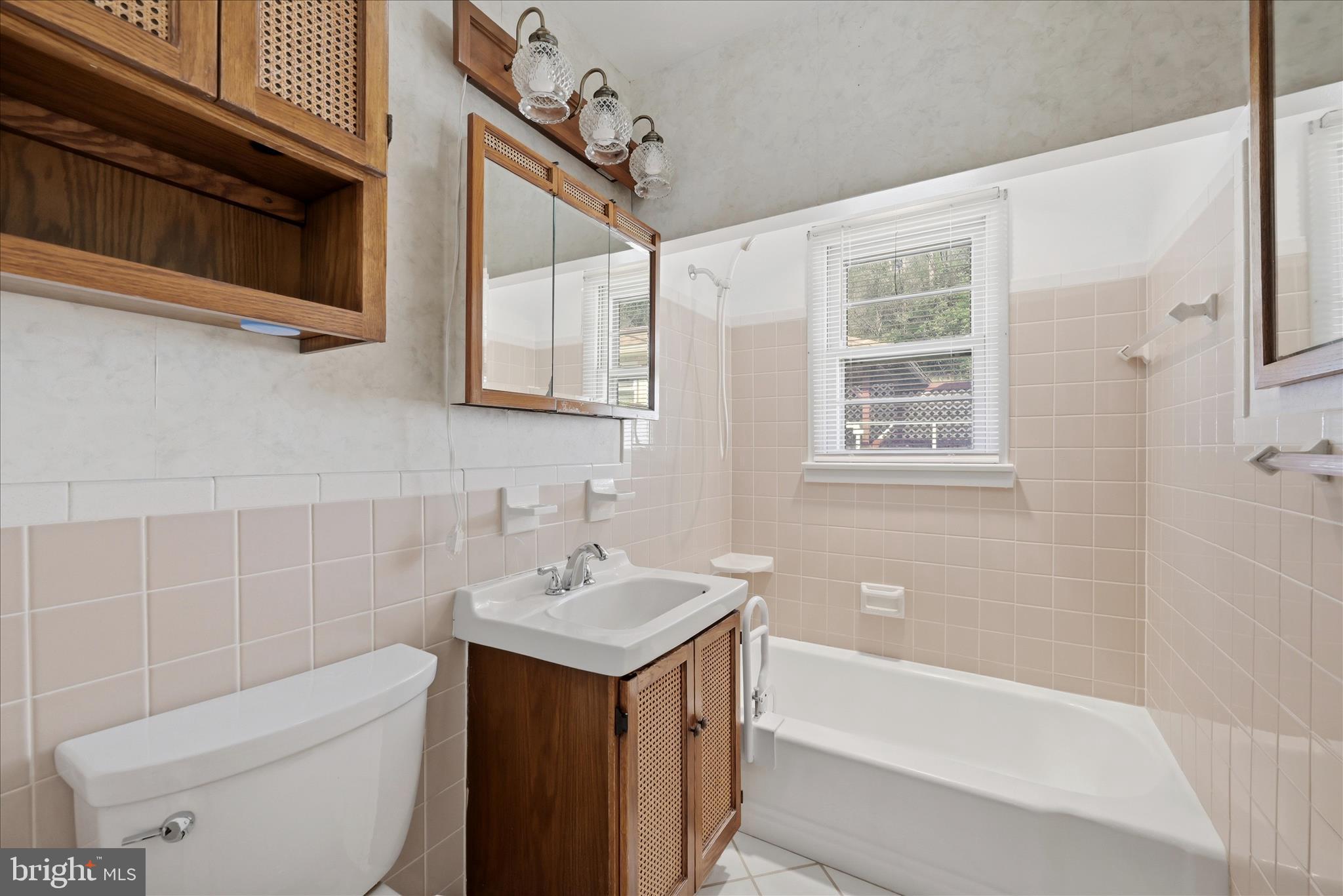 163 Dicks Hollow Road Winchester, VA 22603 - Photo 18 of 60 Full Bathroom