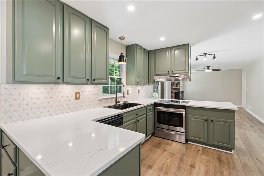 536 Rimrock Trail Stone Mountain, GA 30083 - Photo 2 of 45