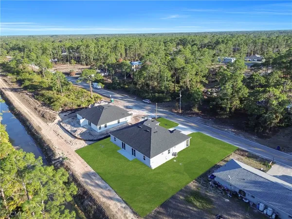 a view of a yard with front of house