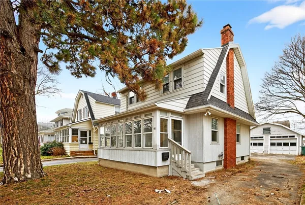 $179,900 | 46 Maynard Street, Greece, NY 14615