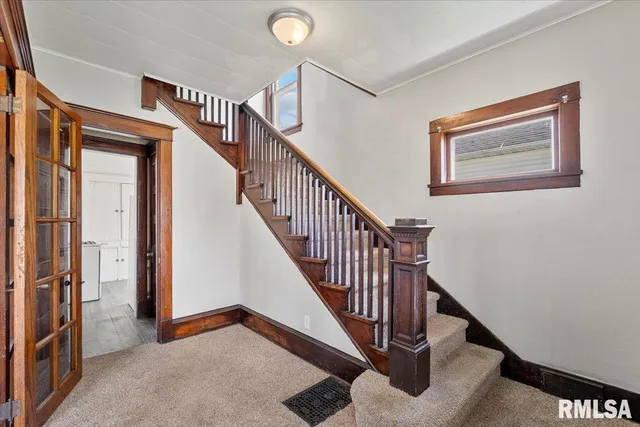 $69,900 | 2621-5 5 1/2 Avenue, Rock Island, IL 61201