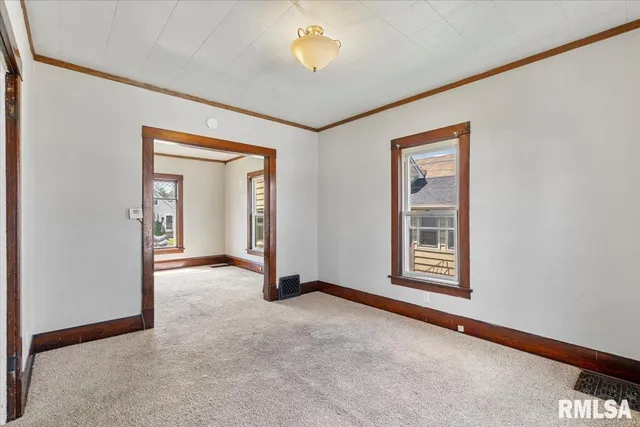 $69,900 | 2621-5 5 1/2 Avenue, Rock Island, IL 61201