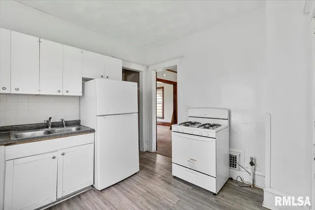 $69,900 | 2621-5 5 1/2 Avenue, Rock Island, IL 61201