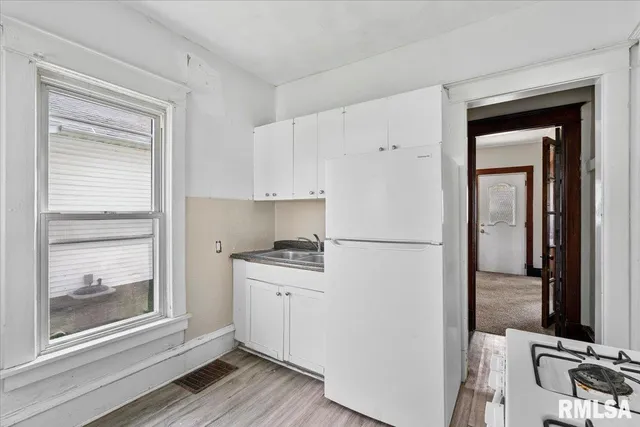 $69,900 | 2621-5 5 1/2 Avenue, Rock Island, IL 61201