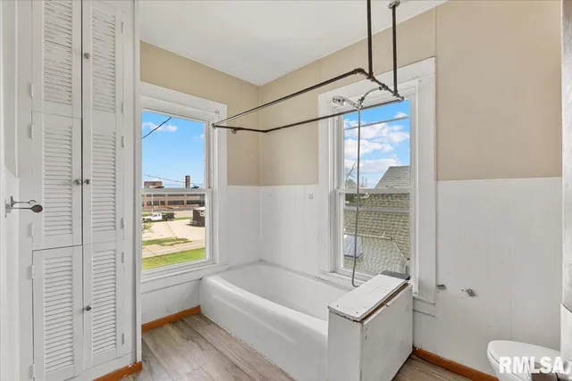 $69,900 | 2621-5 5 1/2 Avenue, Rock Island, IL 61201