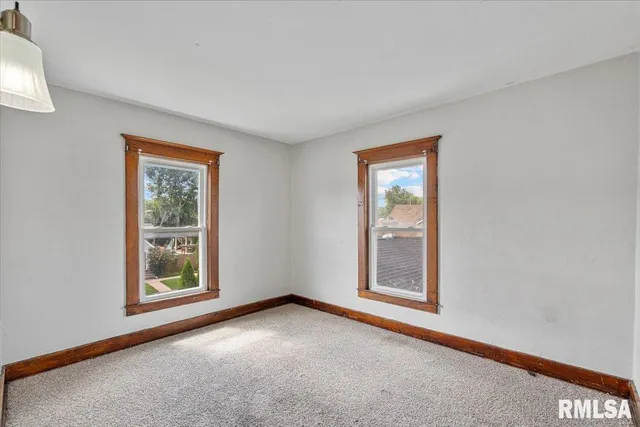 $69,900 | 2621-5 5 1/2 Avenue, Rock Island, IL 61201