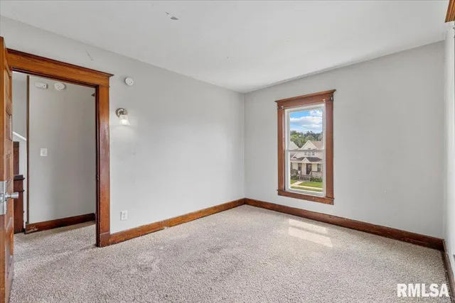 $69,900 | 2621-5 5 1/2 Avenue, Rock Island, IL 61201