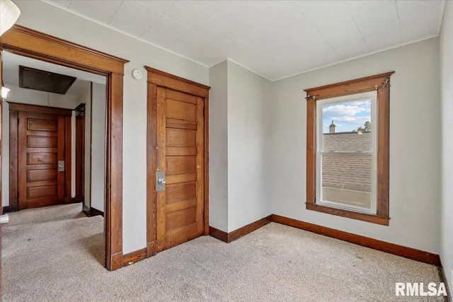 $69,900 | 2621-5 5 1/2 Avenue, Rock Island, IL 61201