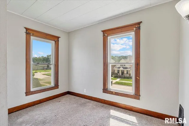 $69,900 | 2621-5 5 1/2 Avenue, Rock Island, IL 61201