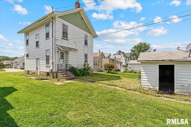 $69,900 | 2621-5 5 1/2 Avenue, Rock Island, IL 61201