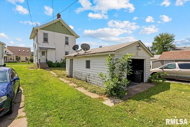 $69,900 | 2621-5 5 1/2 Avenue, Rock Island, IL 61201