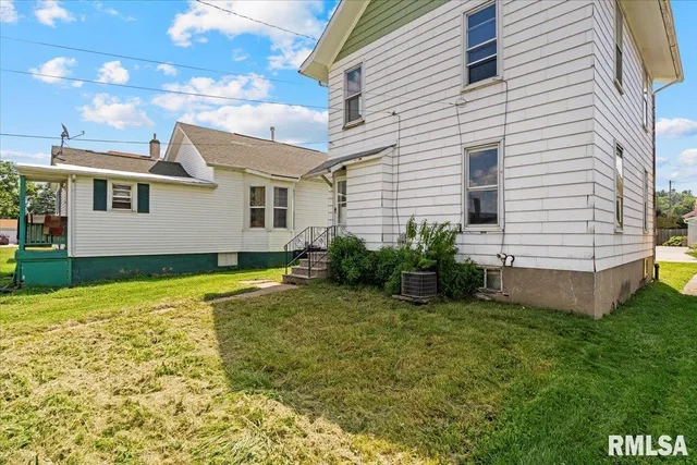 $69,900 | 2621-5 5 1/2 Avenue, Rock Island, IL 61201