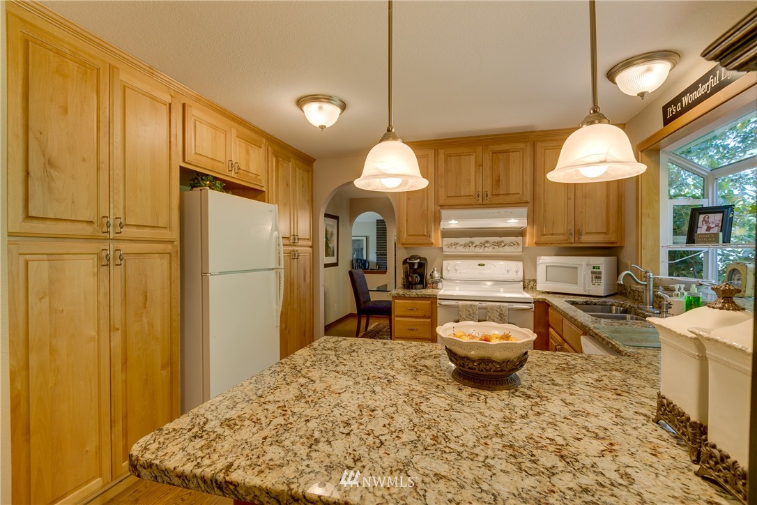 23303 21st Avenue Southeast Bothell, WA 98021 - Photo 3 of 23 Gallery Image 3