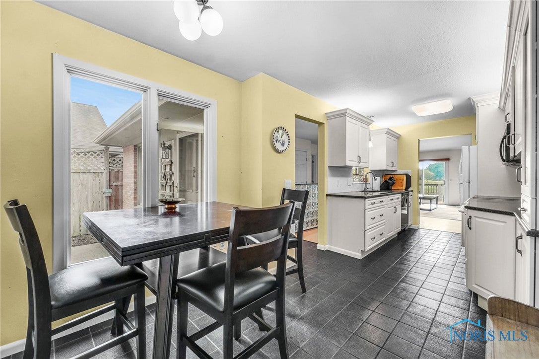 29323 Bates Road Perrysburg, OH 43551 - Photo 12 of 39 Gallery Image 12