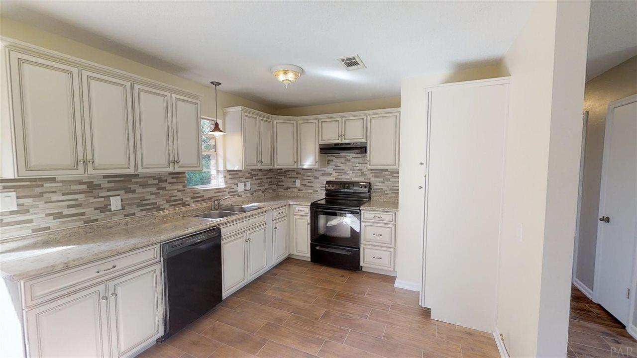 6569 Oakcrest Road Milton, FL 32570 - Photo 11 of 35 Gallery Image 11