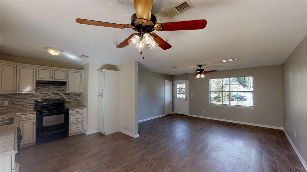 6569 Oakcrest Road Milton, FL 32570 - Photo 4 of 35 Gallery Image 4