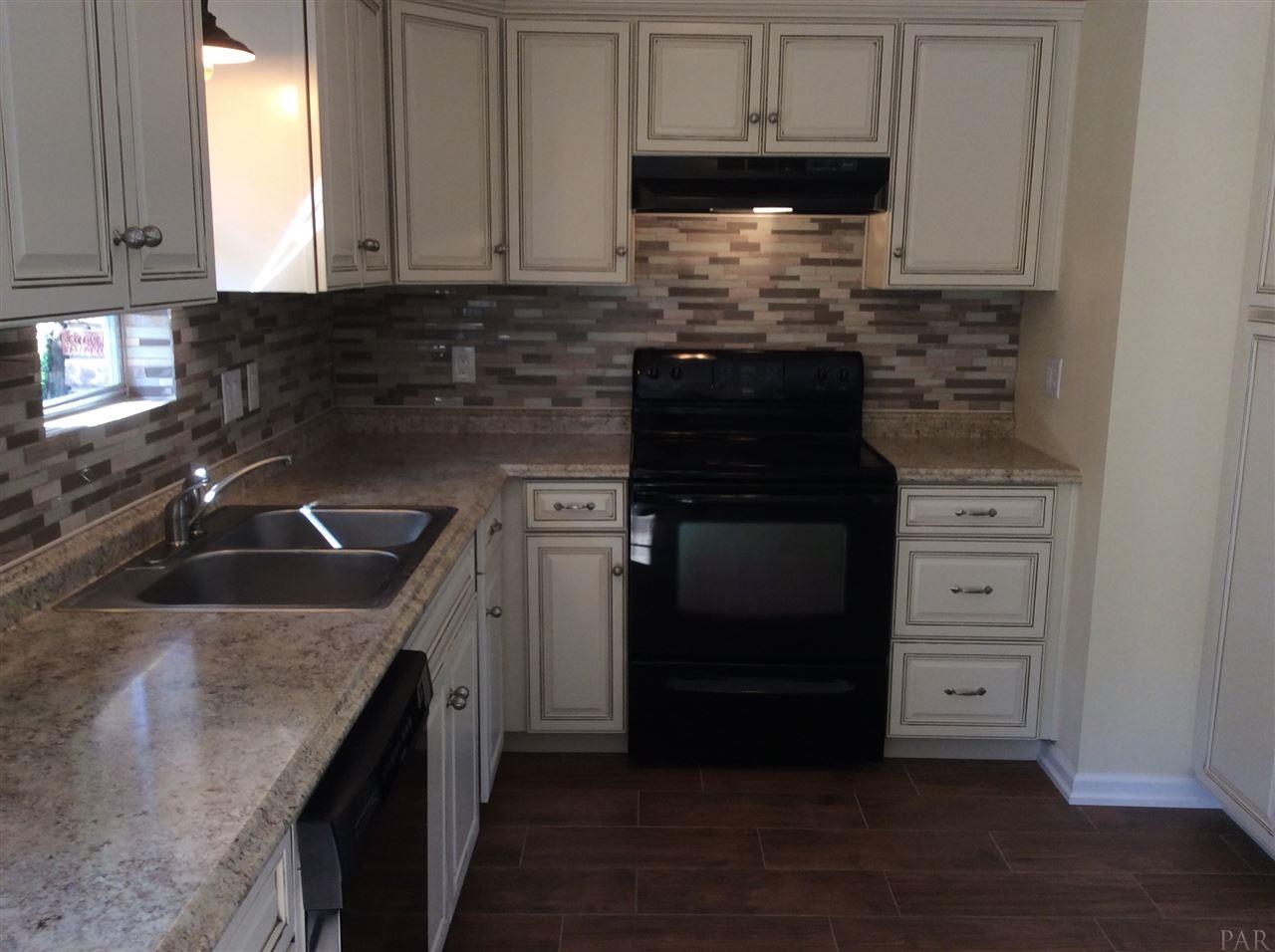 6569 Oakcrest Road Milton, FL 32570 - Photo 9 of 35 Gallery Image 9