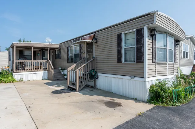 $55,000 | 1300 West Branch Road, Northfield, IL 60093