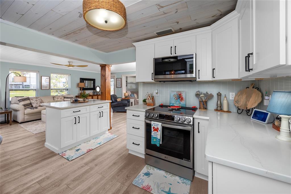 136 143rd Avenue Madeira Beach, FL 33708 - Photo 4 of 54