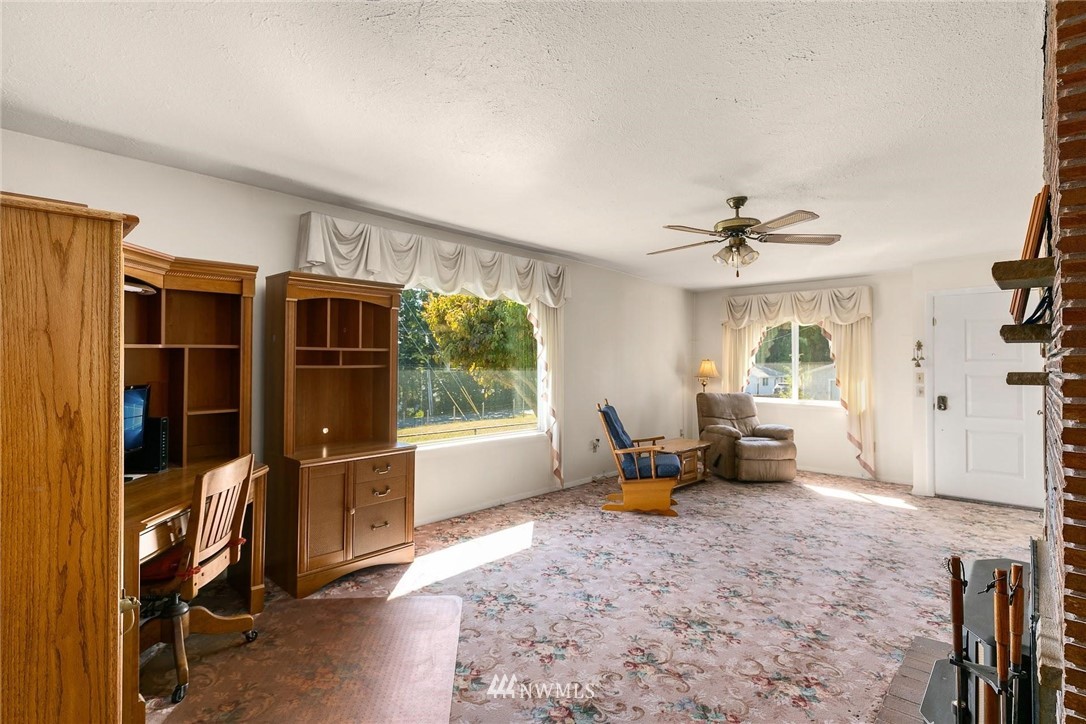 1617 Ludwig Road Snohomish, WA 98290 - Photo 12 of 31 a living room with furniture window and wooden floor