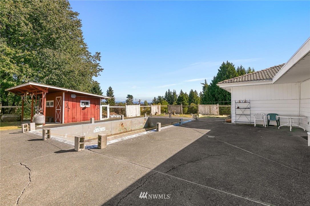 1617 Ludwig Road Snohomish, WA 98290 - Photo 19 of 31 a view of a street with a house