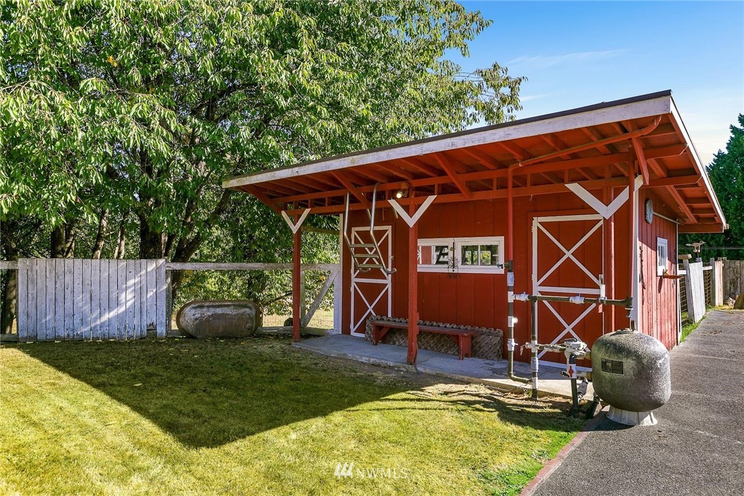 1617 Ludwig Road Snohomish, WA 98290 - Photo 21 of 31 a view of a patio with table and chairs with wooden fence