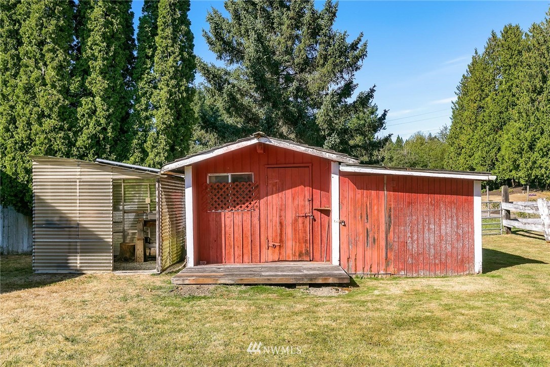 1617 Ludwig Road Snohomish, WA 98290 - Photo 22 of 31 a view of a small pool in the backyard of house