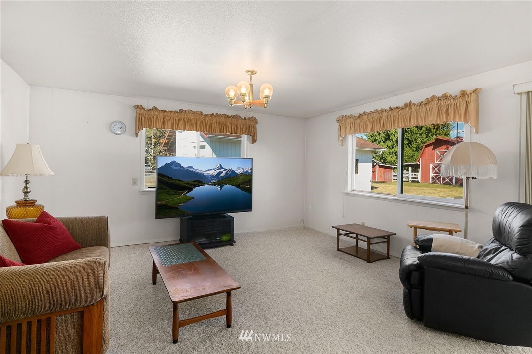 1617 Ludwig Road Snohomish, WA 98290 - Photo 5 of 31 a living room with furniture and a window