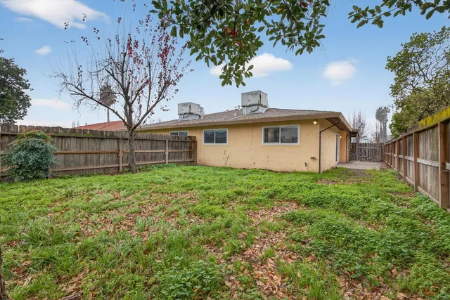 a view of empty room with window